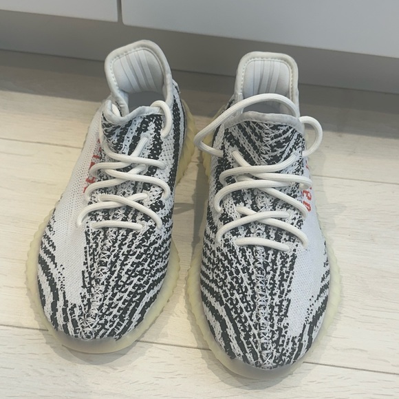 Brand new Yeezy 350 zebra - Picture 1 of 6